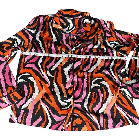 DVF x Target Satin Pajama Set L Tiger Stripe Button Shirt Shorts Silky Lounge - Picture 4 of 10